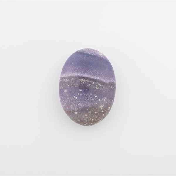 GRAPE AGATE (AMETHYSTINE MICROCRYSTALLINE QUARTZ/CHALCEDONY) POLISHED PALMSTONE FROM MAMUJU, INDONESIA